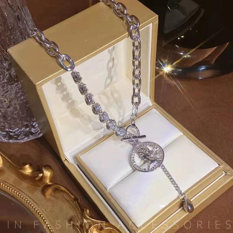 JMXD Light Luxury Metal Collarbone Chain Long Geometric Pendant Minimalist Chic Necklace for Women Fashion Unisex Jewelry Gift серебряный
JMXD Light Luxury Metal Collarbone Chain Long Geometric Pendant Minimalist Chic Necklace for Women Fashion Unisex Jewelry Gift серебряный