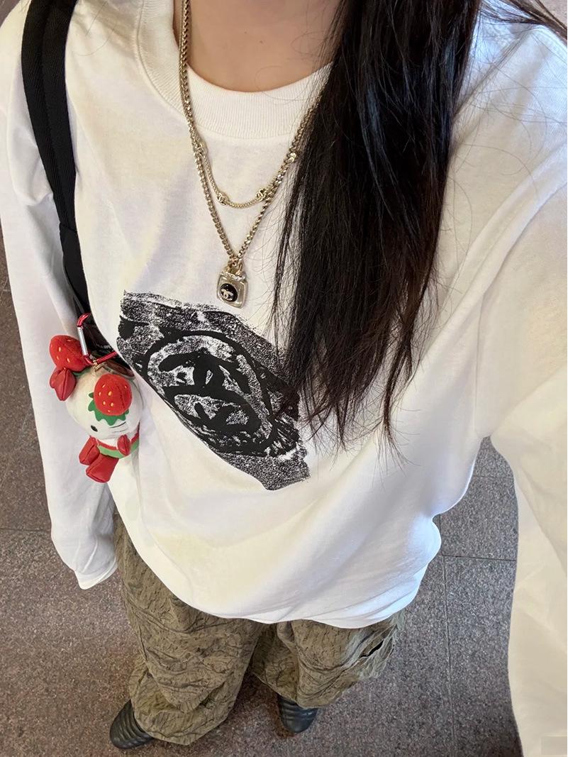 High Street European Style Trendy Long Sleeve Unisex T-shirt for Spring and Autumn Large
High Street European Style Trendy Long Sleeve Unisex T-shirt for Spring and Autumn Large