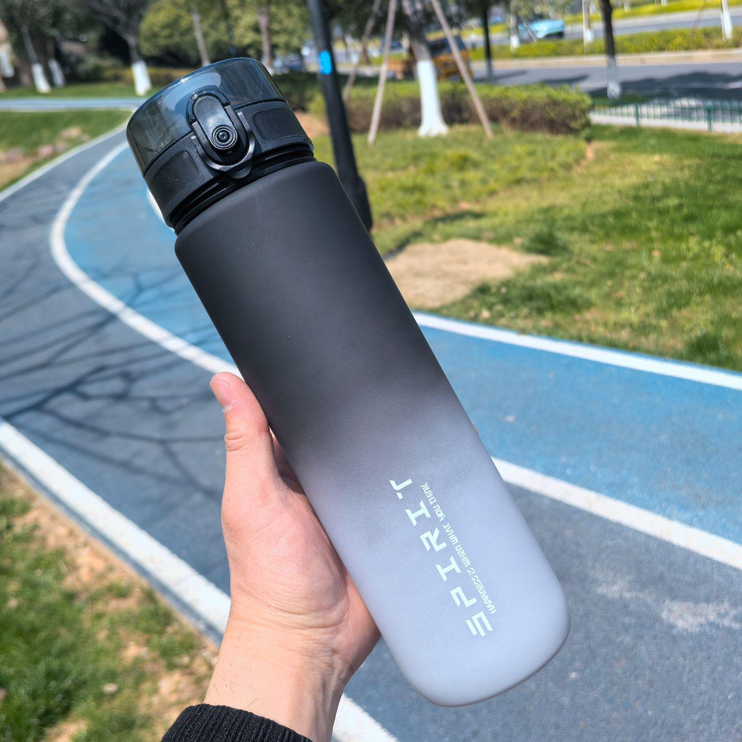Бутылка для воды Gradient Frosted Sports объемом 32 унции с трубочкой, пластиковый стаканчик объемом 1000 мл 1L
Бутылка для воды Gradient Frosted Sports объемом 32 унции с трубочкой, пластиковый стаканчик объемом 1000 мл 1L
