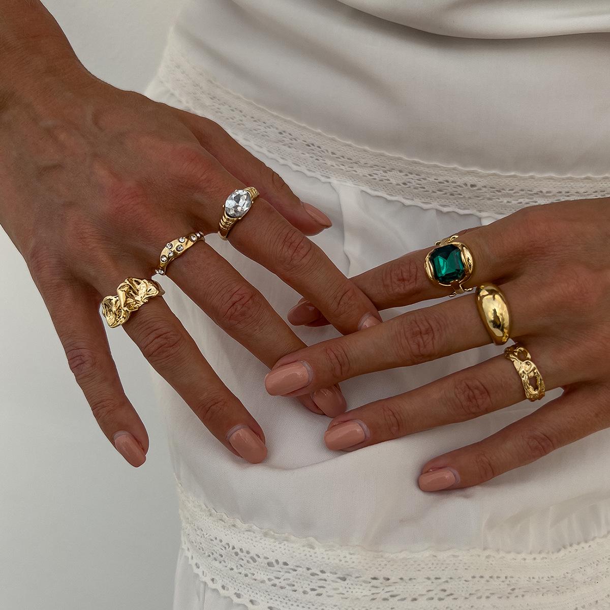 European & American Fashion Jewel Set: Hollow Rhinestone Irregular Retro Alloy Pleated Rings
European & American Fashion Jewel Set: Hollow Rhinestone Irregular Retro Alloy Pleated Rings