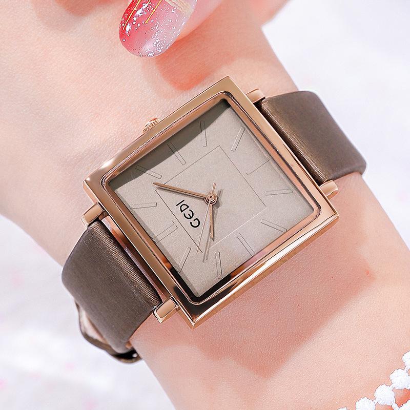 Kuaishou Ladies Retro Square Belt Watch Stylish And Simple Waterproof Quartz Watch
Kuaishou Ladies Retro Square Belt Watch Stylish And Simple Waterproof Quartz Watch