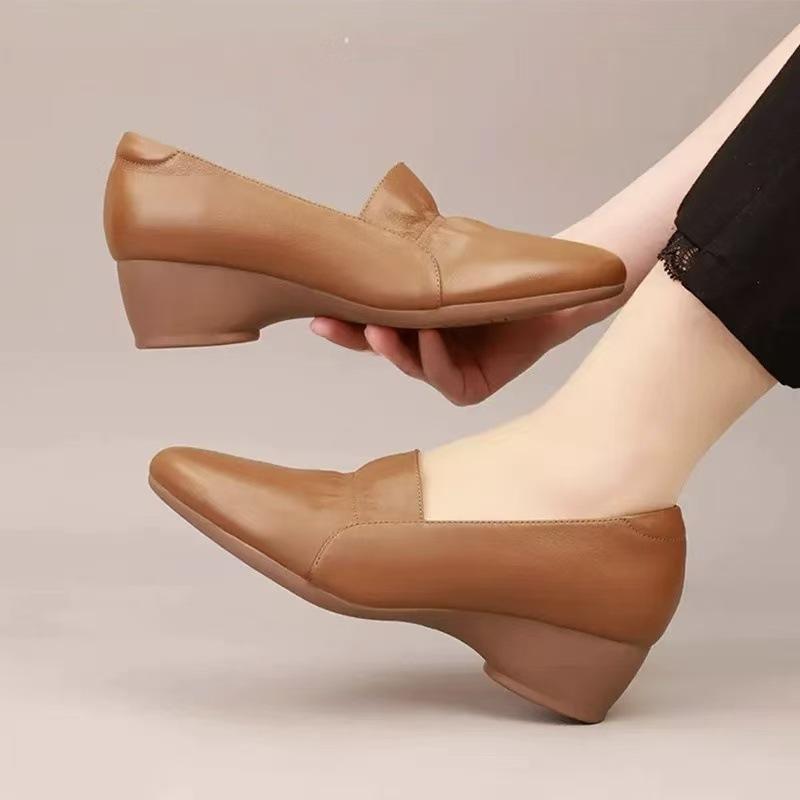New spring and summer soft leather wedge heel pointed single shoes women s soft sole women s leather shoes commuter work shoes 41 темно-коричневого
New spring and summer soft leather wedge heel pointed single shoes women s soft sole women s leather shoes commuter work shoes 41 темно-коричневого