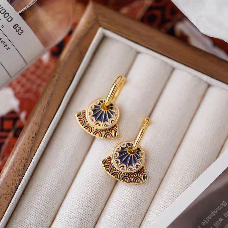 Fashion Painted Round Fan Shaped Earrings for Women Versatile Geometric Earrings Chinoiserie Style Jewelry Accessories Gifts
Fashion Painted Round Fan Shaped Earrings for Women Versatile Geometric Earrings Chinoiserie Style Jewelry Accessories Gifts