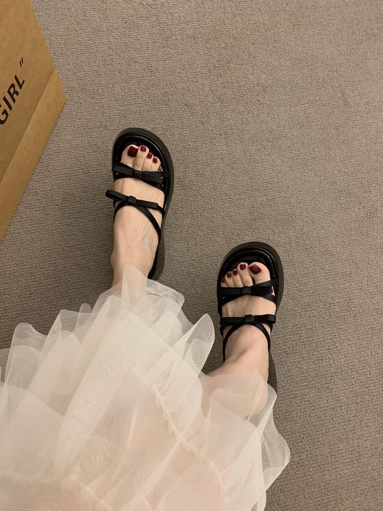 Niche purple beautiful one-word thick-soled slippers female summer wear bow French fairy wind slope heel cool slippers 40 чорний
Niche purple beautiful one-word thick-soled slippers female summer wear bow French fairy wind slope heel cool slippers 40 чорний