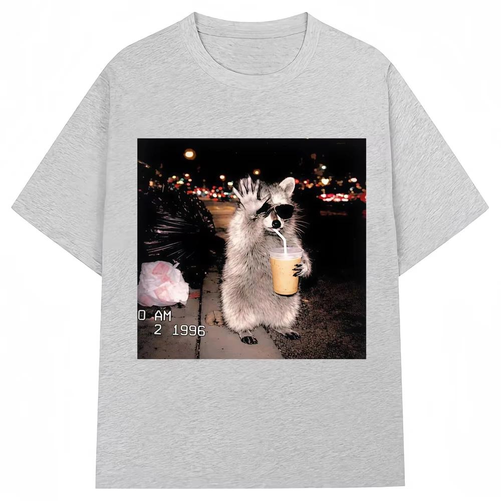 Raccoon Drinking Iced Coffee Funny Meme Print T Shirt Men Women Humor Animal T-shirts Pure Cotton Casual T-shirt 5XL різнокольоровий
Raccoon Drinking Iced Coffee Funny Meme Print T Shirt Men Women Humor Animal T-shirts Pure Cotton Casual T-shirt 5XL різнокольоровий
