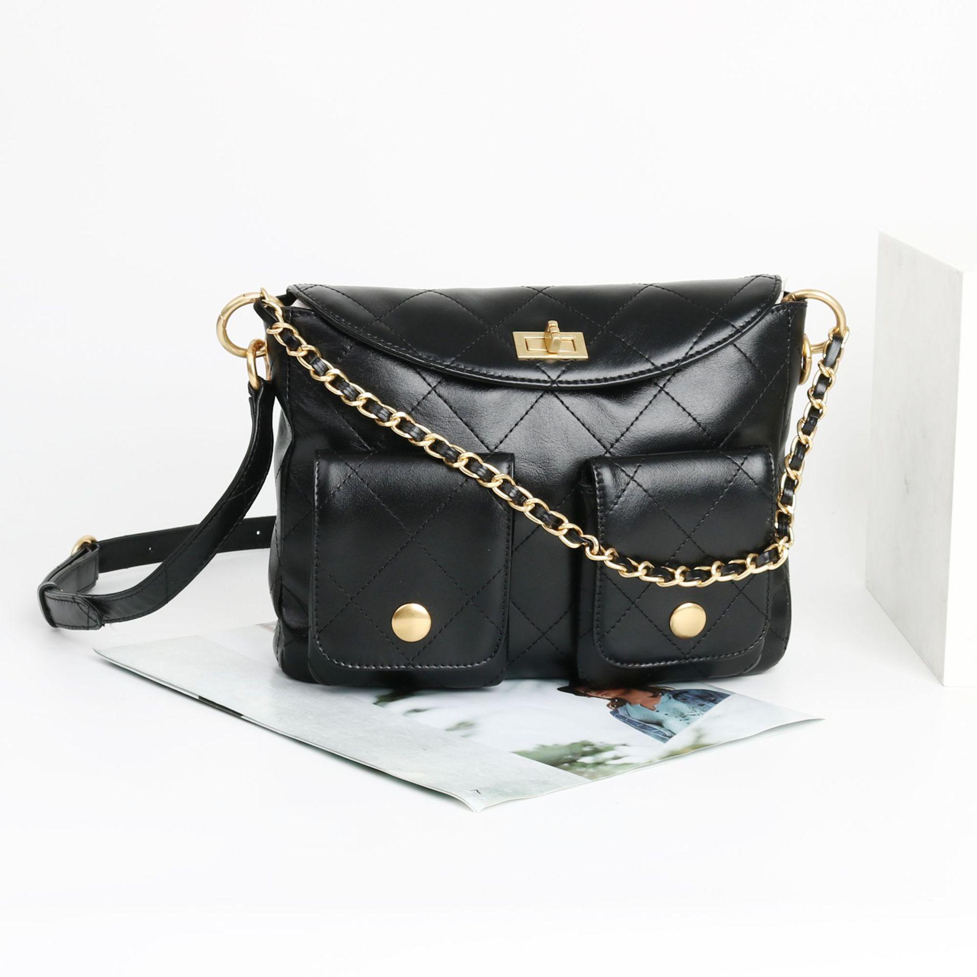 Xiaoxiangfeng rhombus chain bag, first layer cowhide hobo chain, underarm bag, mail carrier bag, pocket, fashionable and versatile locomotive 26cm чорний
Xiaoxiangfeng rhombus chain bag, first layer cowhide hobo chain, underarm bag, mail carrier bag, pocket, fashionable and versatile locomotive 26cm чорний
