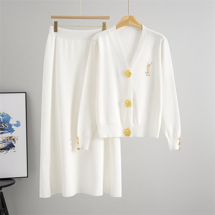 Women s Autumn/Winter 2025 Loose Knit Sweater and Metal Buckle Skirt Set One Size білий
Women s Autumn/Winter 2025 Loose Knit Sweater and Metal Buckle Skirt Set One Size білий