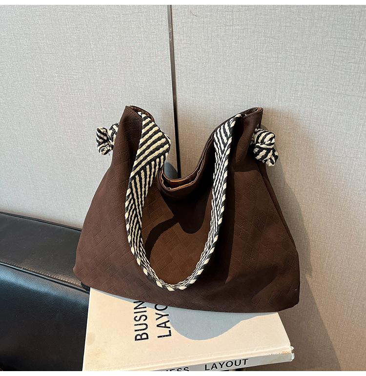 Niche design diamond tote bag women s 2025 new fashionable large-capacity shoulder bag wide shoulder strap commuter bag
Niche design diamond tote bag women s 2025 new fashionable large-capacity shoulder bag wide shoulder strap commuter bag