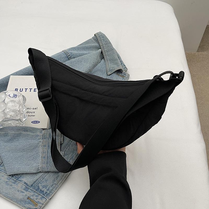 Сумка из нейлоновой ткани, женская сумка-тоут, вместительная сумка через плечо на осень и зиму 2024 года, новая универсальная сумка для поездок на работу и обратно чёрный