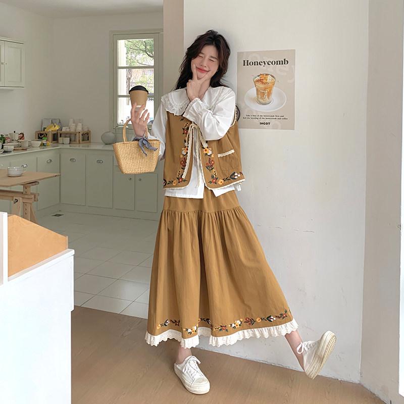 Spring Style Heavy Embroidery Shirt, Vest & Half Skirt Set Small
Spring Style Heavy Embroidery Shirt, Vest & Half Skirt Set Small