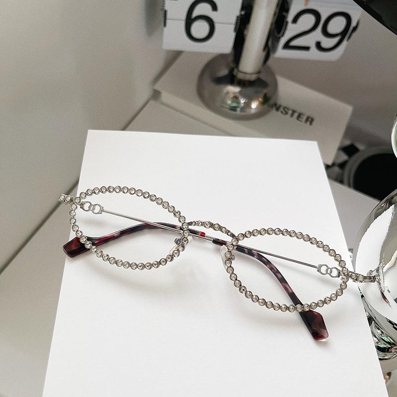 Винтажные полностью хрустальные анти-синие легкие очки для женщин, новые очки из сплава, маленькие овальные стразы, блестящие прозрачные очки в оправе, солнцезащитные очки other
Винтажные полностью хрустальные анти-синие легкие очки для женщин, новые очки из сплава, маленькие овальные стразы, блестящие прозрачные очки в оправе, солнцезащитные очки other