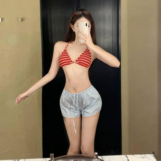 Women s Halterneck Striped High-Waisted Bikini Set - Three-Piece Korean Resort Style Swimsuit, Tummy Control, Perfect for Hot Springs. S 40-47 kg
Women s Halterneck Striped High-Waisted Bikini Set - Three-Piece Korean Resort Style Swimsuit, Tummy Control, Perfect for Hot Springs. S 40-47 kg