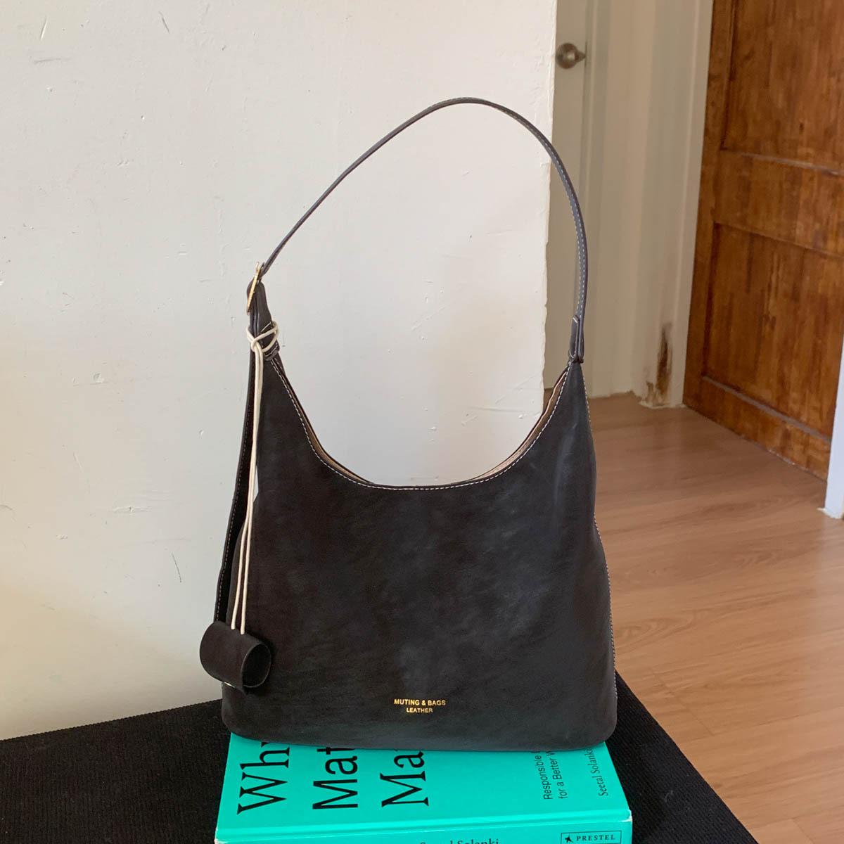 Ретро сумка для мамы и ребенка женская 2025 осень и зима новая модная вместительная универсальная сумка через плечо для поездок на работу сумка-тоут для выхода в свет
Ретро сумка для мамы и ребенка женская 2025 осень и зима новая модная вместительная универсальная сумка через плечо для поездок на работу сумка-тоут для выхода в свет