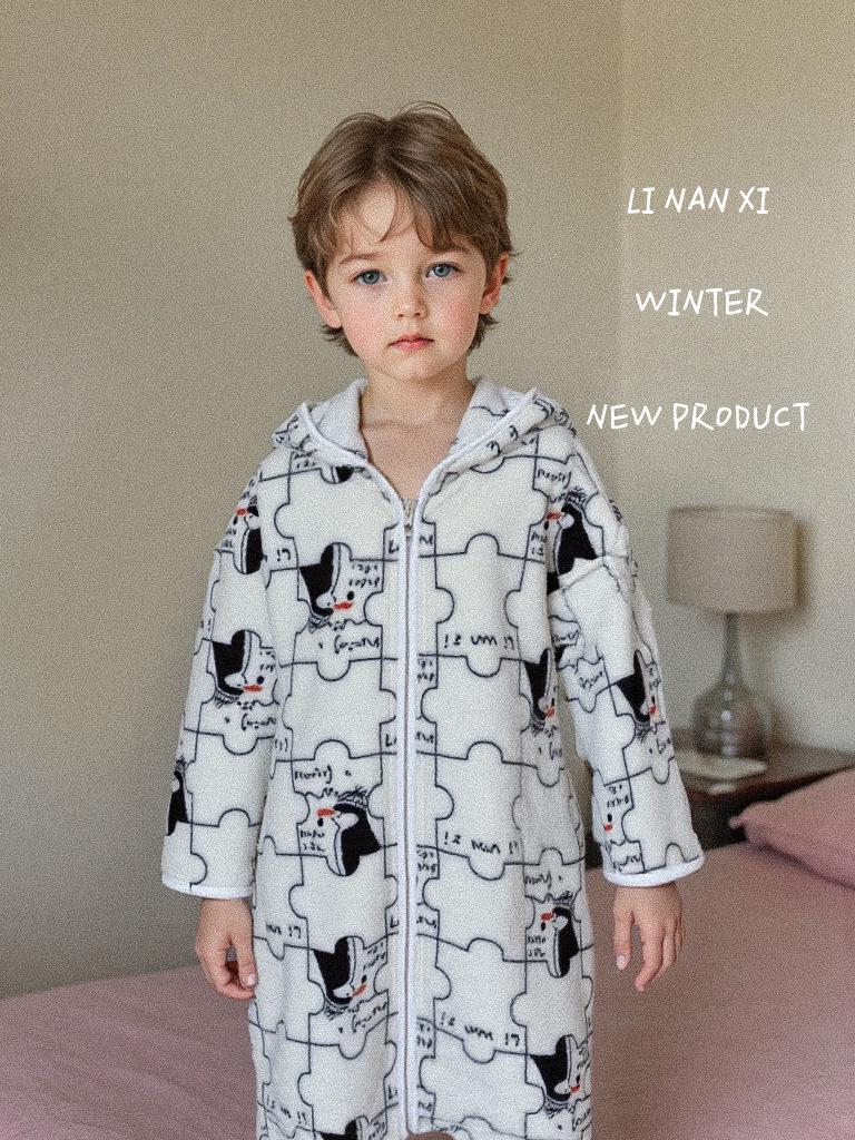 Детский теплый флисовый пижамный комплект и фланелевый халатный комплект 2025 120 cm
Детский теплый флисовый пижамный комплект и фланелевый халатный комплект 2025 120 cm