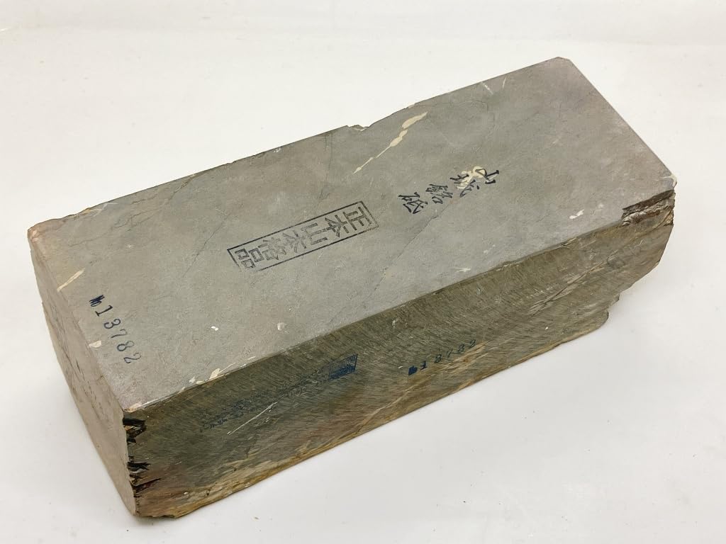 Natural whetstone Shomotoyama Yamashiro Meito Umegahata Tento Tomae Polarized type pagoda Ukyo-ku 30-cut extra-thick #82 /3,022g
Natural whetstone Shomotoyama Yamashiro Meito Umegahata Tento Tomae Polarized type pagoda Ukyo-ku 30-cut extra-thick #82 /3,022g