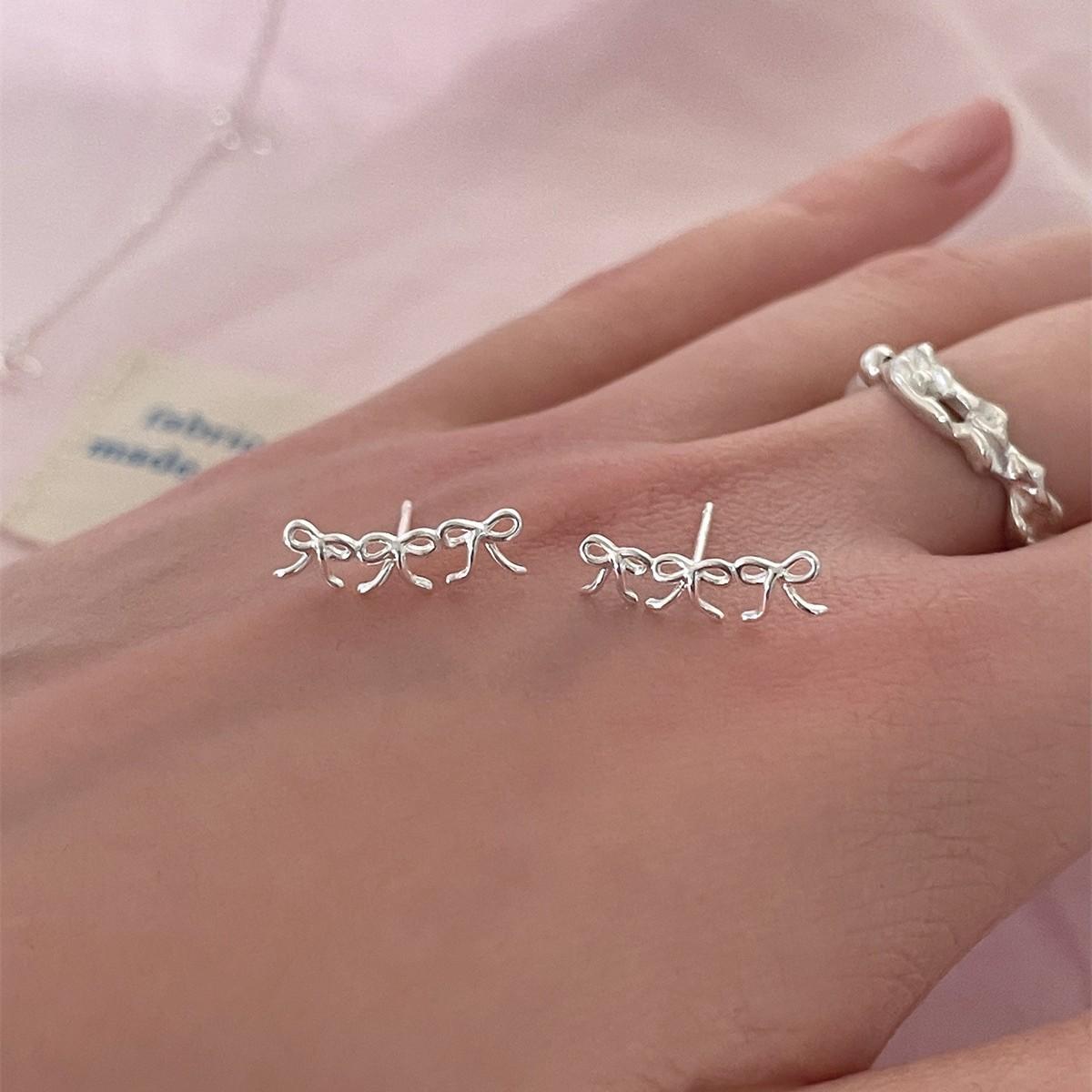Sweet Versatile Bow Earrings Women s Niche Design Sense Premium Silver Needle Earrings Simple Commuter Wind Earrings A pair of 925 silver needle
Sweet Versatile Bow Earrings Women s Niche Design Sense Premium Silver Needle Earrings Simple Commuter Wind Earrings A pair of 925 silver needle