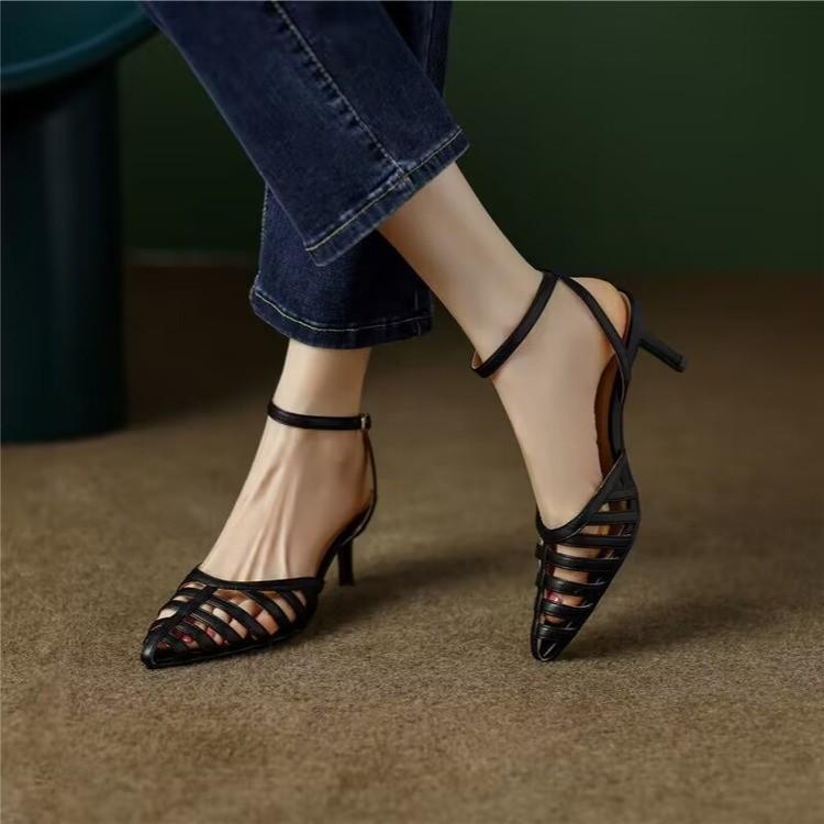 2025 summer new temperament high sense French retro pointed head simple middle heel thin heel bag head hollow fashion sandals 39 абрикосовий
2025 summer new temperament high sense French retro pointed head simple middle heel thin heel bag head hollow fashion sandals 39 абрикосовий