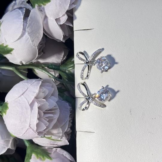 New light luxury European and American style simple bow water drop stud earrings versatile exquisite niche earrings ear jewelry
New light luxury European and American style simple bow water drop stud earrings versatile exquisite niche earrings ear jewelry