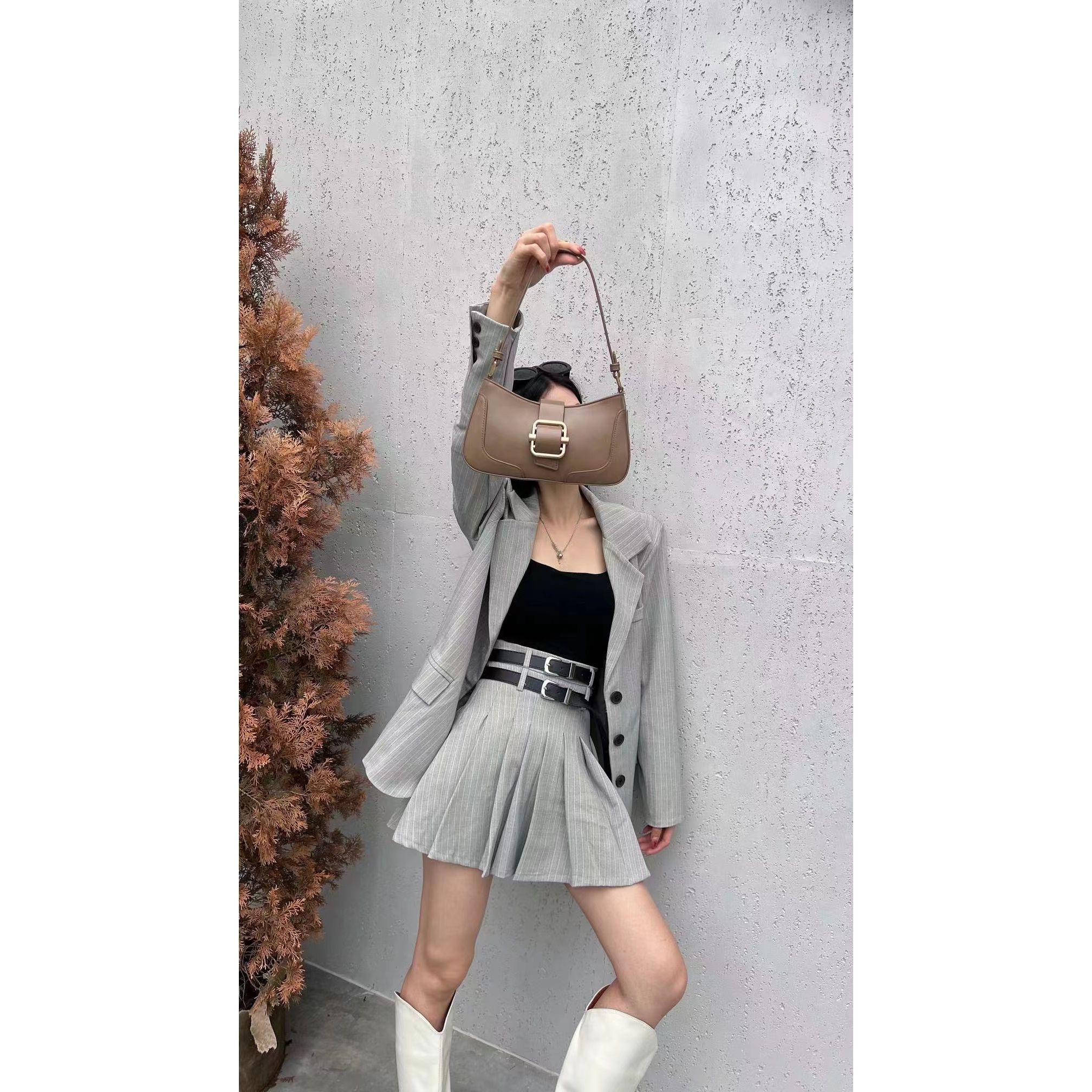 Маленькая сумочка Via Beans с пряжкой и ремешком
Маленькая сумочка Via Beans с пряжкой и ремешком