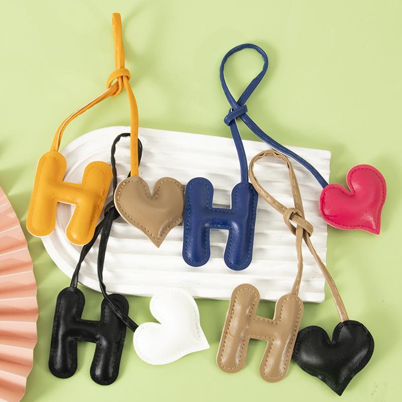 Women Girls Keychain Decorative Bag Pendant Fashion Multiple Colors DIY Heart-shaped Design Creative Gift Accessories
Women Girls Keychain Decorative Bag Pendant Fashion Multiple Colors DIY Heart-shaped Design Creative Gift Accessories