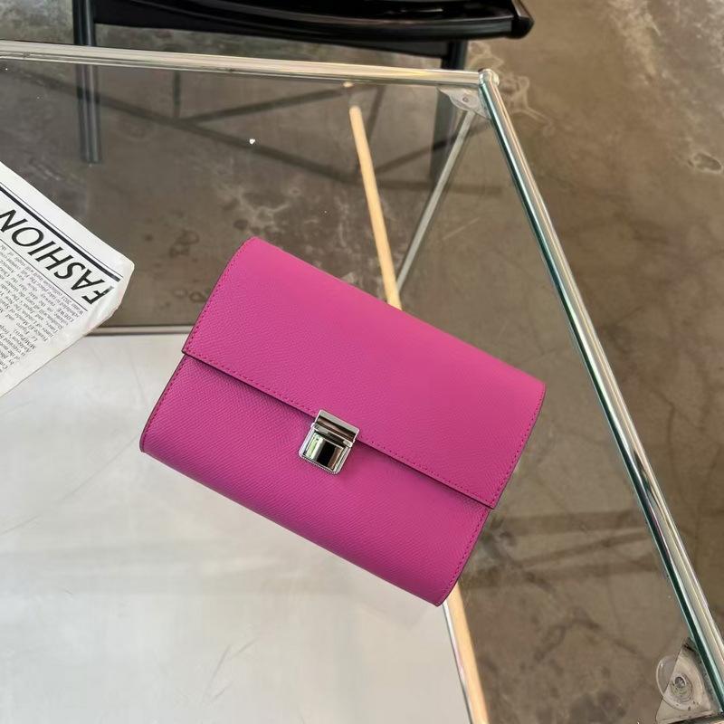 26 New Genuine Leather Women s Bag Palm Textured Mini Postman WOC Powder One Shoulder Oblique Cross Border 19cm
26 New Genuine Leather Women s Bag Palm Textured Mini Postman WOC Powder One Shoulder Oblique Cross Border 19cm