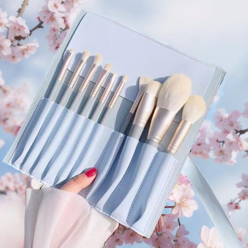 Lanqiao Beginner Makeup Brush Set: Includes Powder, Blush, Eyeshadow, and Concealer Brushes.
Lanqiao Beginner Makeup Brush Set: Includes Powder, Blush, Eyeshadow, and Concealer Brushes.