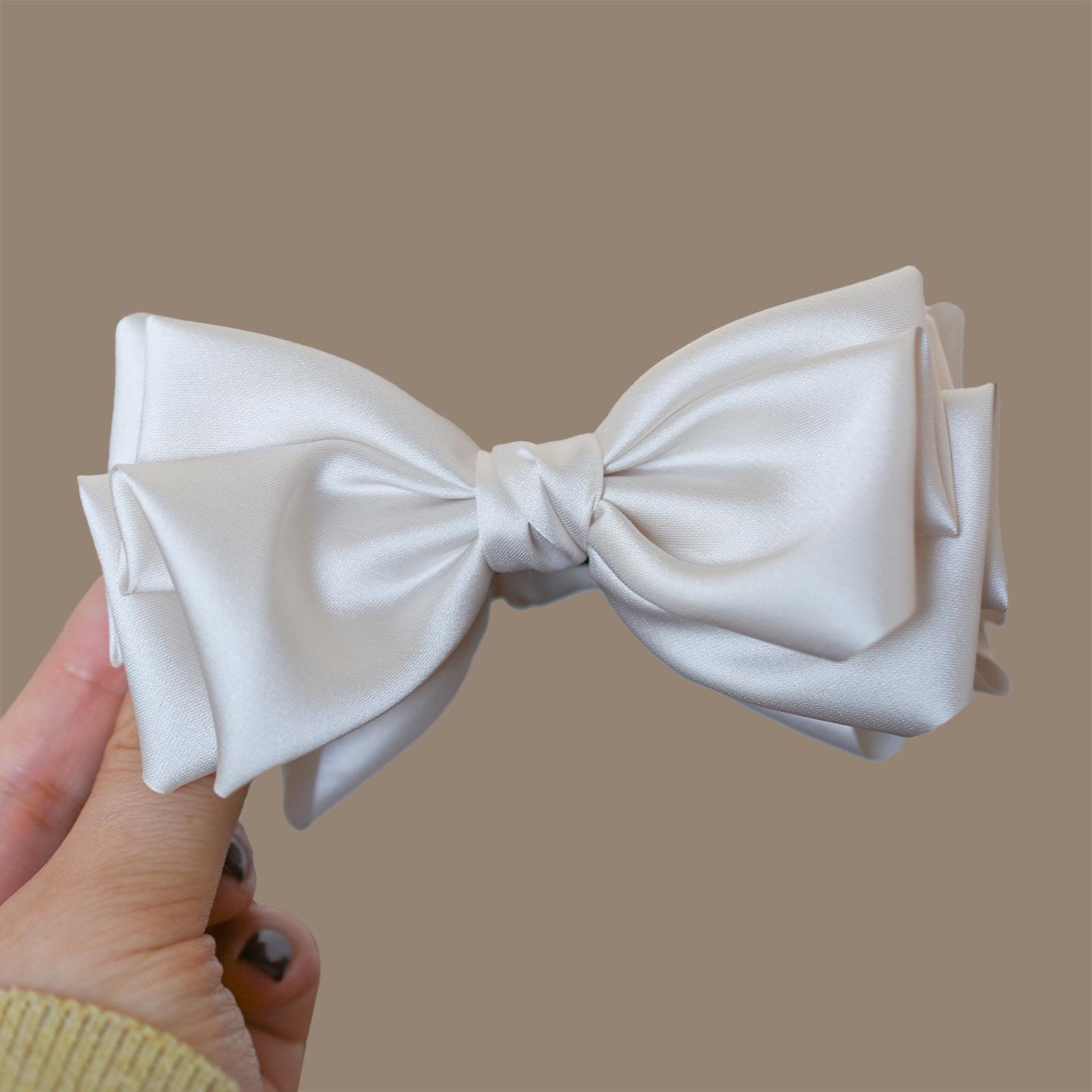 Elegant Solid Color Bow Banana Clip for Women - Enhances Ponytail and Adds Fullness
Elegant Solid Color Bow Banana Clip for Women - Enhances Ponytail and Adds Fullness
