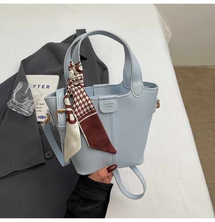 Корейская сумка женская 2025 новая мода сумка-ведро корзина для овощей универсальная сумочка премиальная текстура сумка-мессенджер женская синий
Корейская сумка женская 2025 новая мода сумка-ведро корзина для овощей универсальная сумочка премиальная текстура сумка-мессенджер женская синий