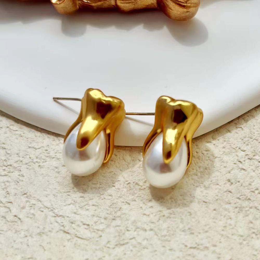 Women Vintage Teeth Shape Pearl Stud Earrings Fashion Personalized Ladies Girls jewelry Earring Party Accessories Girls
Women Vintage Teeth Shape Pearl Stud Earrings Fashion Personalized Ladies Girls jewelry Earring Party Accessories Girls