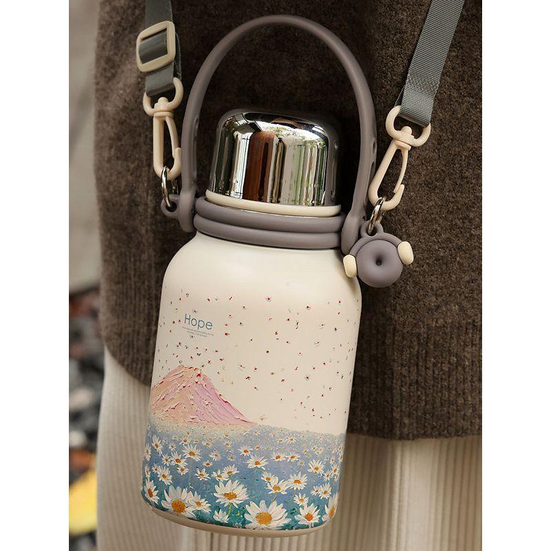 Water Bottle, Large Capacity Thermos Cup for Women, High Aesthetic Value, Exquisite and High-End Feel, Stainless Steel Water Cup for Brewing Tea Lucky Daisy 600ml Comes with Cup Brush + Sticker
Water Bottle, Large Capacity Thermos Cup for Women, High Aesthetic Value, Exquisite and High-End Feel, Stainless Steel Water Cup for Brewing Tea Lucky Daisy 600ml Comes with Cup Brush + Sticker