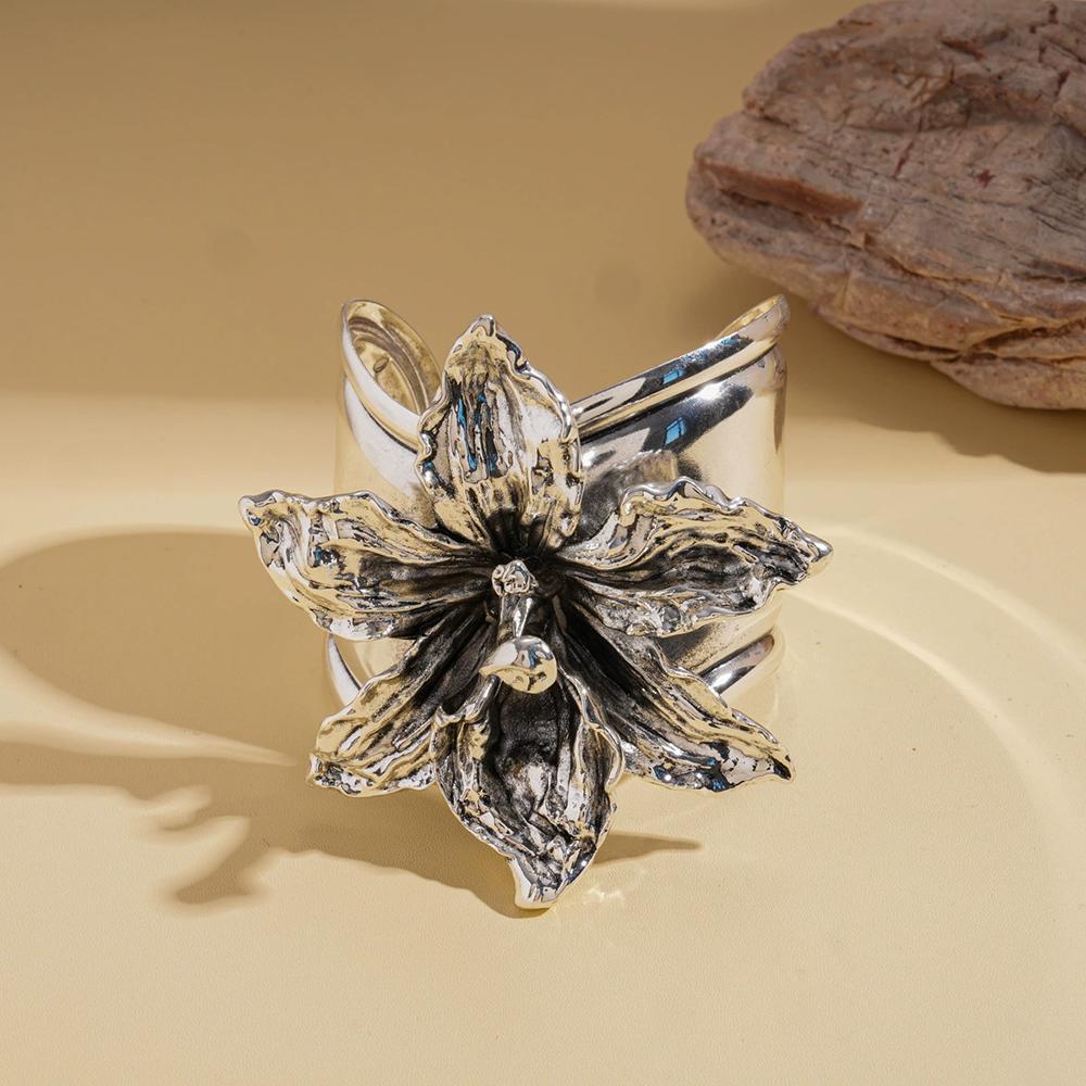 Fashionable Flower-Shaped Open Bracelet Metal Trendy Exaggerated Retro Aged And High-End Jewelry For Women 58-60mm
Fashionable Flower-Shaped Open Bracelet Metal Trendy Exaggerated Retro Aged And High-End Jewelry For Women 58-60mm