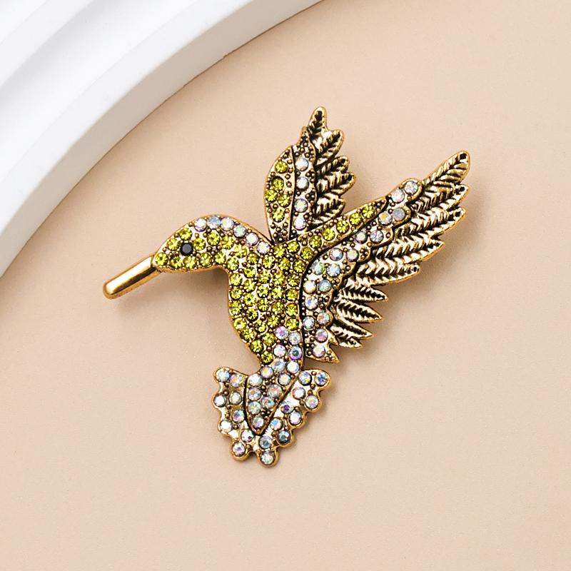 Diamond-encrusted Hummingbird Badge New Bird-shaped Metal Corsage Brooch Suitable for Clothes Bags Scarves Accessories Brooches
Diamond-encrusted Hummingbird Badge New Bird-shaped Metal Corsage Brooch Suitable for Clothes Bags Scarves Accessories Brooches