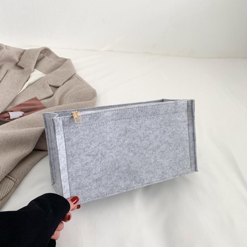 Fashionable Black Pink Khaki Grey Felt Box Bag For Women Stylish Casual Clutch Purse сірий колір
Fashionable Black Pink Khaki Grey Felt Box Bag For Women Stylish Casual Clutch Purse сірий колір