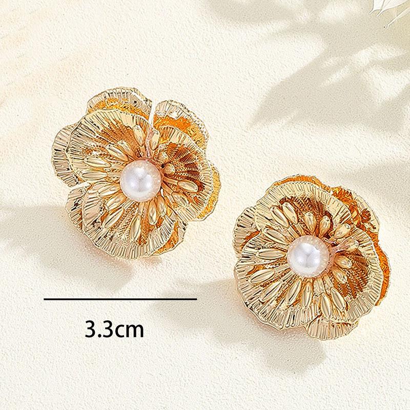 Exaggerated Cold Style Long Love Earrings Niche Design Flower Earrings
Exaggerated Cold Style Long Love Earrings Niche Design Flower Earrings