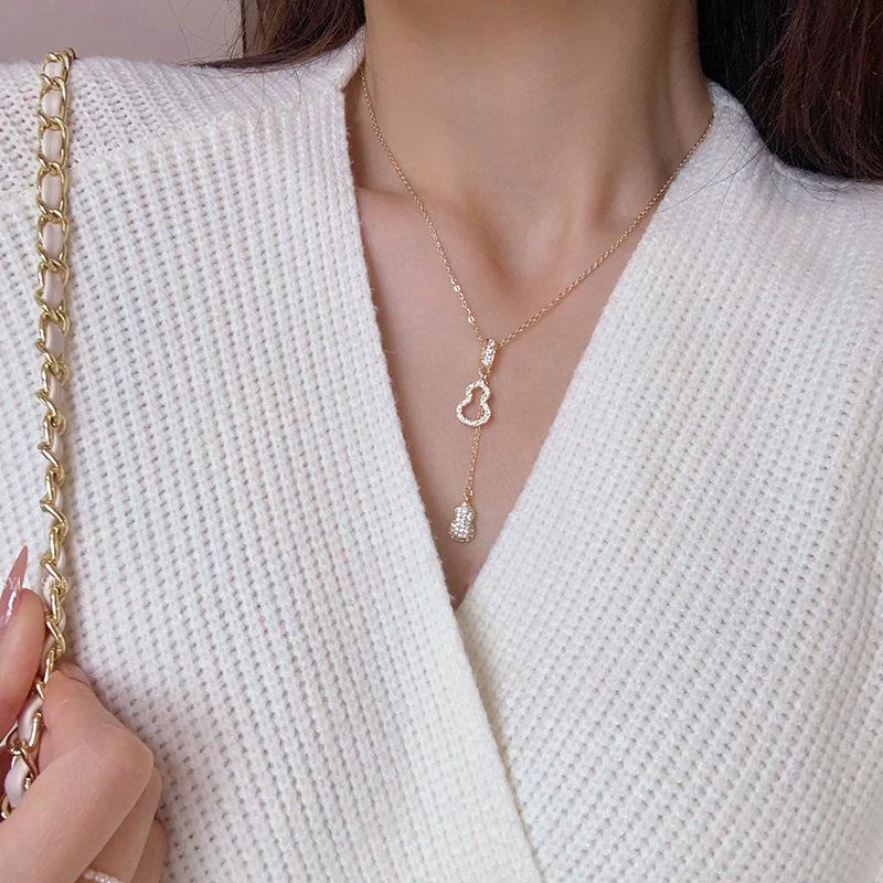 Zircon gourd hollow necklace ins style personalized collarbone chain light luxury high-end sense necklace jewelry women
Zircon gourd hollow necklace ins style personalized collarbone chain light luxury high-end sense necklace jewelry women