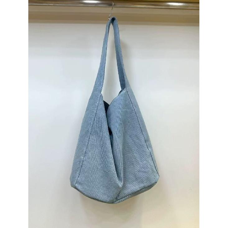 Korean Style Large Capacity Lazy Style Denim Canvas Bag New Niche Commuter Shoulder Bag Versatile Underarm Tote Bag небесно-голубой
Korean Style Large Capacity Lazy Style Denim Canvas Bag New Niche Commuter Shoulder Bag Versatile Underarm Tote Bag небесно-голубой