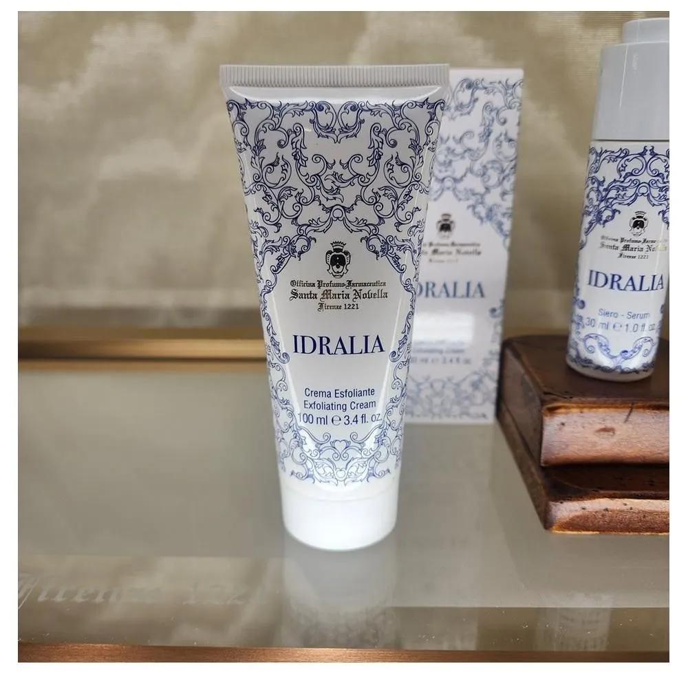 Santa Maria Novella IDRALIA Exfoliating Cream 100ml 1 Pack
Santa Maria Novella IDRALIA Exfoliating Cream 100ml 1 Pack