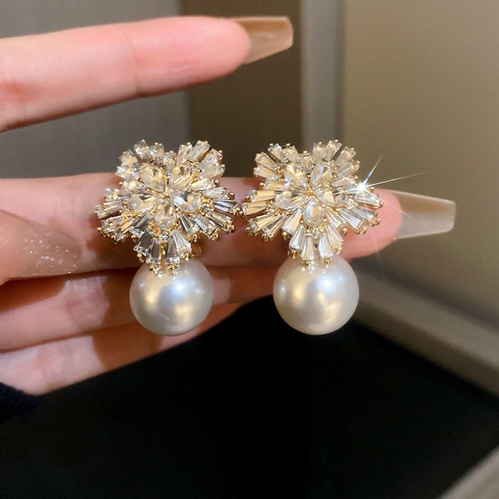 Simple Fashion Zircon Flower Stud Earrings Superflash Pearl Stud Earrings Sweet Bride 1 Pair
Simple Fashion Zircon Flower Stud Earrings Superflash Pearl Stud Earrings Sweet Bride 1 Pair