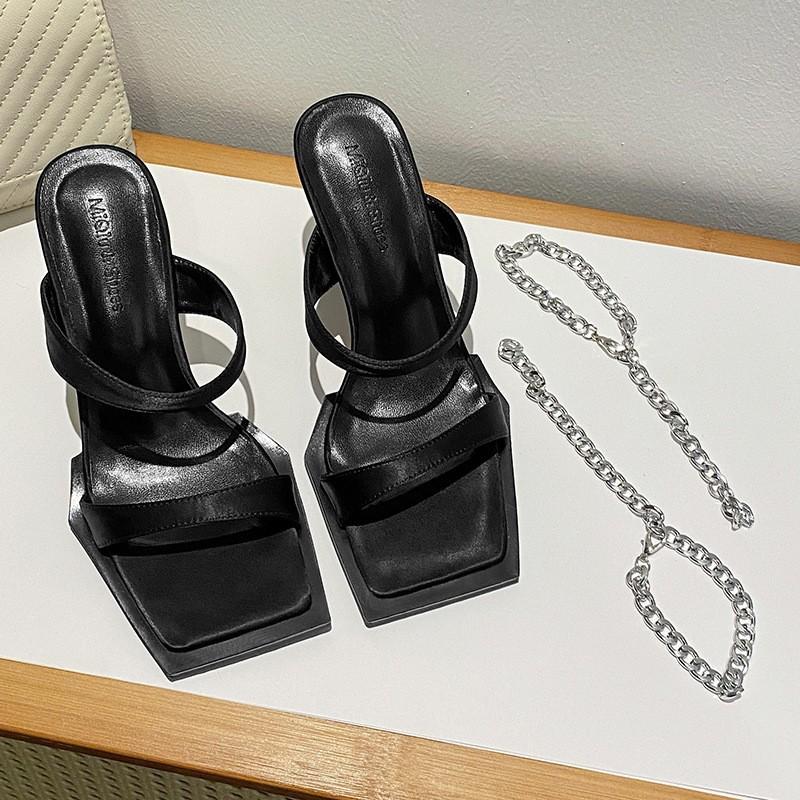 2025 new versatile summer square head open-toed one-word high heels chain women s shoes thin heel black sexy sandals 40
2025 new versatile summer square head open-toed one-word high heels chain women s shoes thin heel black sexy sandals 40
