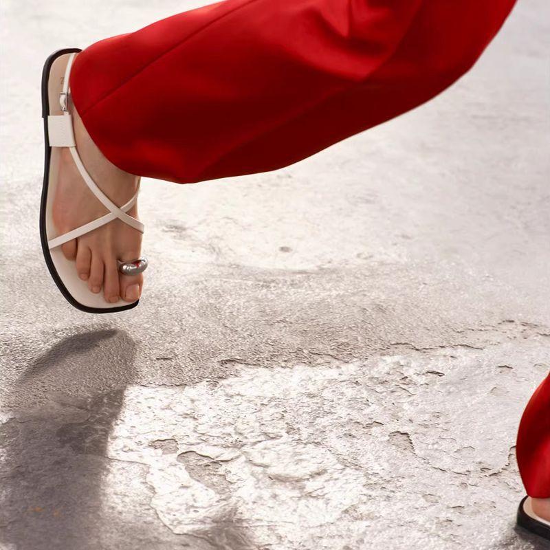 ZA metal decoration pull belt flat bottom cover toe fashion casual sandals cross belt toe pinch shoes 35 білий
ZA metal decoration pull belt flat bottom cover toe fashion casual sandals cross belt toe pinch shoes 35 білий