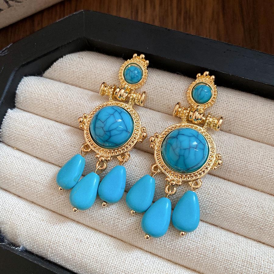 Medieval vintage silver needle stone round pendant earrings retro court style stud earrings light luxury high-end earrings
Medieval vintage silver needle stone round pendant earrings retro court style stud earrings light luxury high-end earrings