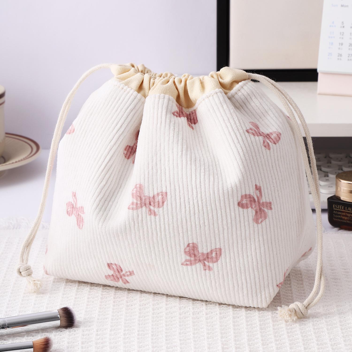 High-Capacity Quilted Shell Makeup Bag - Cute Drawstring Travel Storage
High-Capacity Quilted Shell Makeup Bag - Cute Drawstring Travel Storage