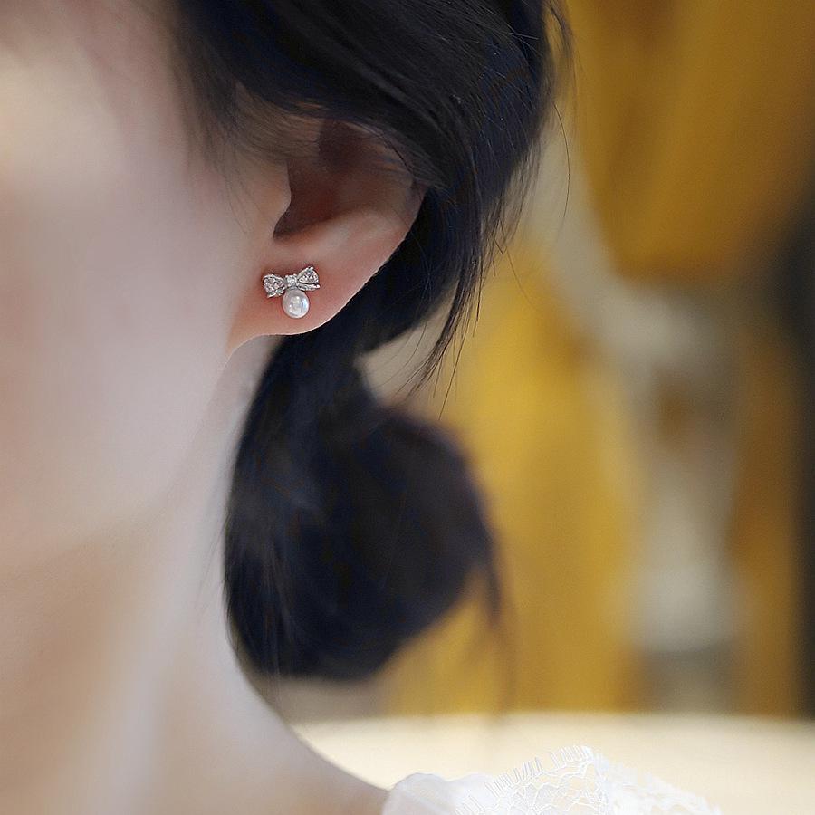 French Retro Bow Stud Earrings: S925 Sterling Silver, Gold-Plated, Exquisite, and Versatile. 925 Silver
French Retro Bow Stud Earrings: S925 Sterling Silver, Gold-Plated, Exquisite, and Versatile. 925 Silver
