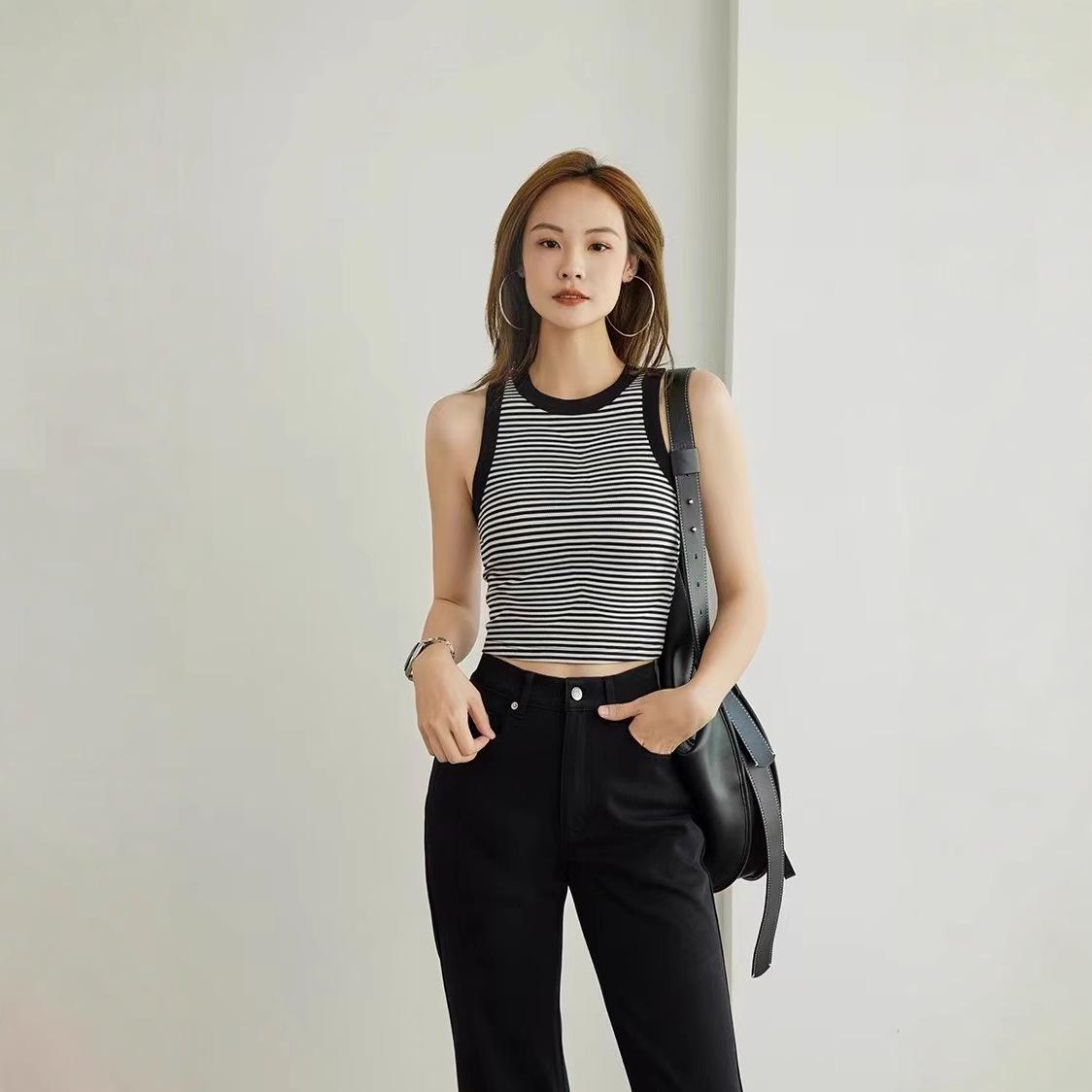 Sweet & Spicy Women s Summer Ice Silk Knitted Camisole - Breathable, Loose, Sexy Tank Top One Size (up to 125 jin)
Sweet & Spicy Women s Summer Ice Silk Knitted Camisole - Breathable, Loose, Sexy Tank Top One Size (up to 125 jin)