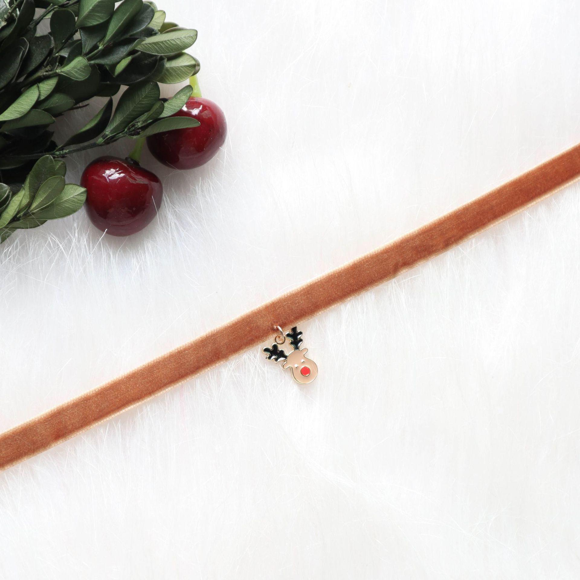 Elegant Christmas Velvet Choker with Cartoon Pendant Necklace
Elegant Christmas Velvet Choker with Cartoon Pendant Necklace