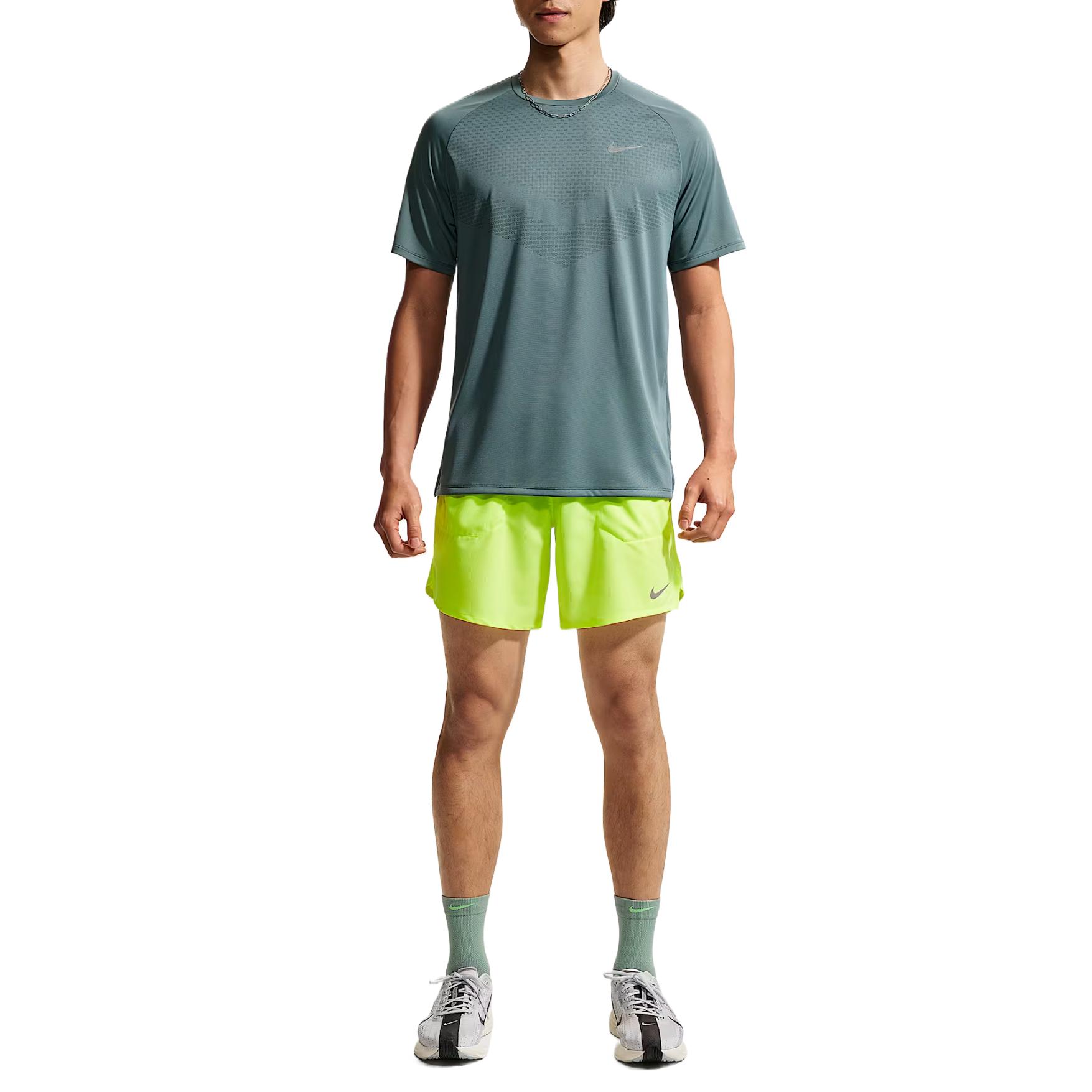 Nike Stride Breathable Quick-Dry Solid Color Short Sleeve Running T-Shirt Men tops HV5204-382 XXL
Nike Stride Breathable Quick-Dry Solid Color Short Sleeve Running T-Shirt Men tops HV5204-382 XXL