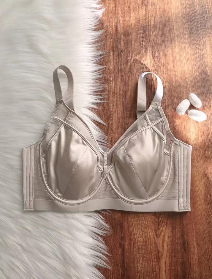 Бесшовный сатиновый бюстгальтер на косточках с боковой поддержкой для уменьшения объема груди и предотвращения провисания 80/36BCD
Бесшовный сатиновый бюстгальтер на косточках с боковой поддержкой для уменьшения объема груди и предотвращения провисания 80/36BCD