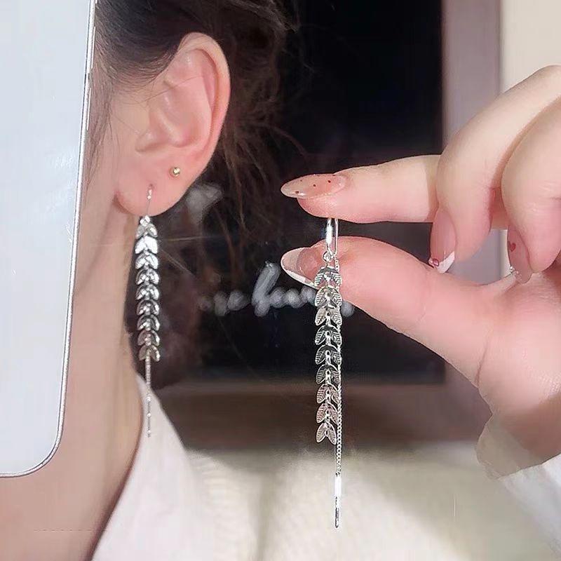 Fashion Sparkle Leaf Tassel Earrings For Women Girls Elegance Ear of Wheat Tassel Eardrop Party Date Gift серебряный
Fashion Sparkle Leaf Tassel Earrings For Women Girls Elegance Ear of Wheat Tassel Eardrop Party Date Gift серебряный