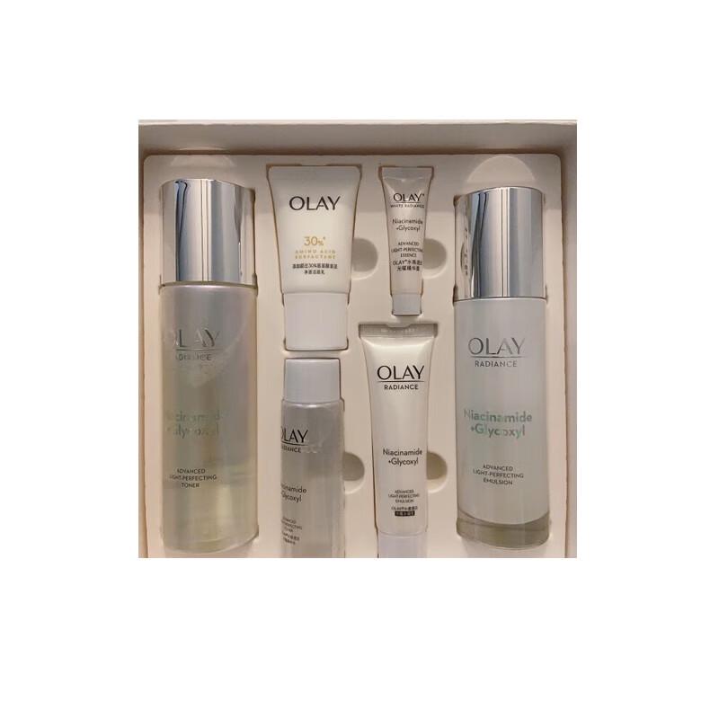 Olay Hydrating White Bottle Whitening Skincare 6-Piece Gift Set
Olay Hydrating White Bottle Whitening Skincare 6-Piece Gift Set