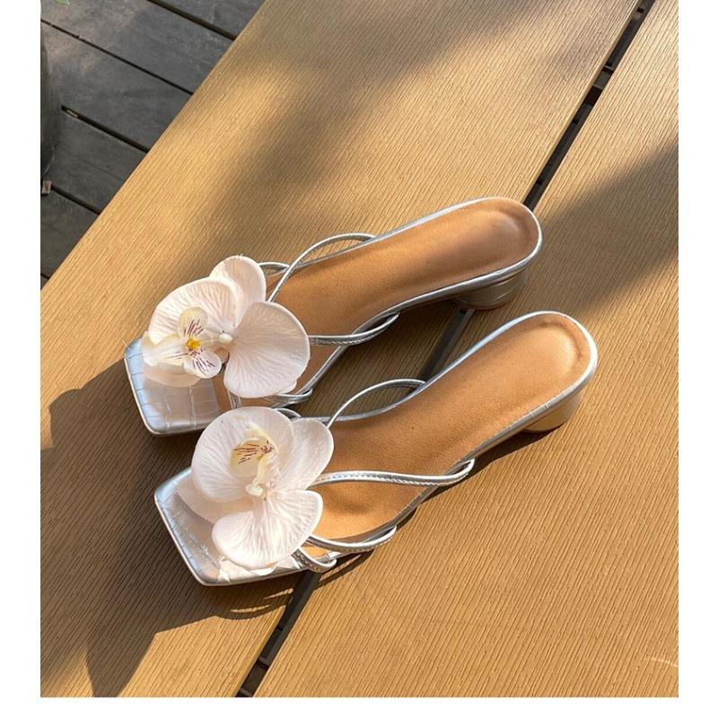 Niche flower women spring summer comfortable square head open toe thick heel wear half drag high heels holiday sandals 40 срібний
Niche flower women spring summer comfortable square head open toe thick heel wear half drag high heels holiday sandals 40 срібний